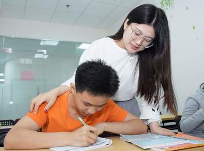 校外培訓(xùn)政策新規(guī) 課后看護(hù)服務(wù)成合規(guī)關(guān)鍵，雙條件明確補(bǔ)課門檻